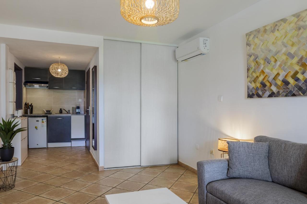 Le Saint-Gilles - Studio A St-Gilles-Les-Bains - Situe Dans Residence Privee Avec Piscine Saint-Gilles-les-Bains Exterior foto